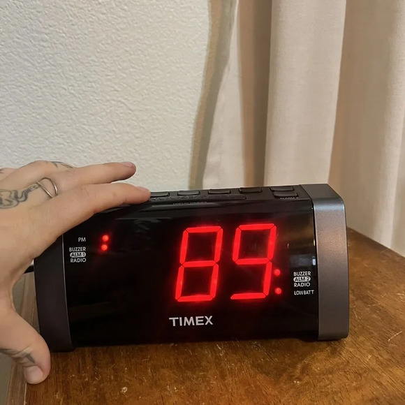 Timex Alarm Clock Radio T235Y Digital 12 Hour Clock With 2 Alarms Working AUX - Picture 10 of 16